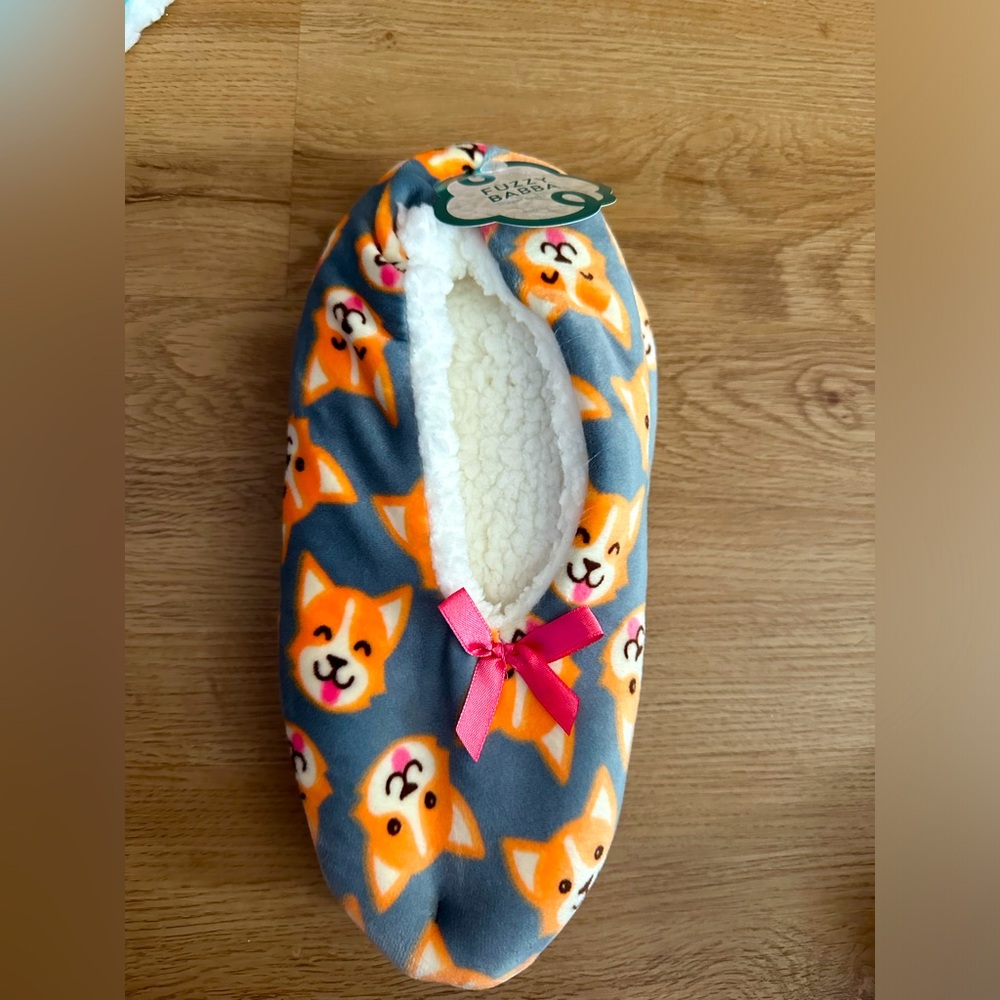 2/$10 NWT Fuzzy Babba Slippers with dog heads